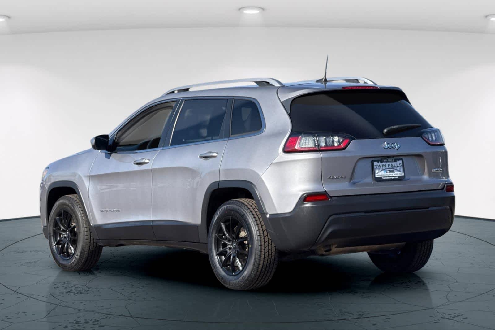 Thumbnail: 2019 Jeep Cherokee - 8