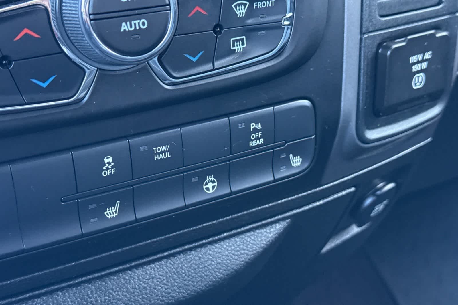 Thumbnail: 2022 RAM 1500 Classic - 31