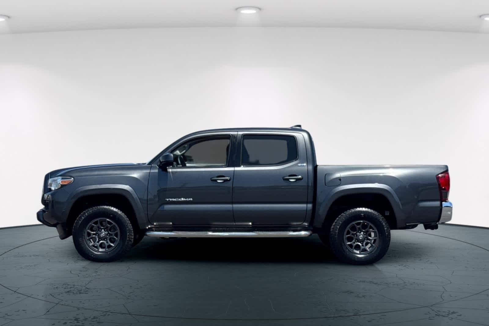 Thumbnail: 2018 Toyota Tacoma - 9