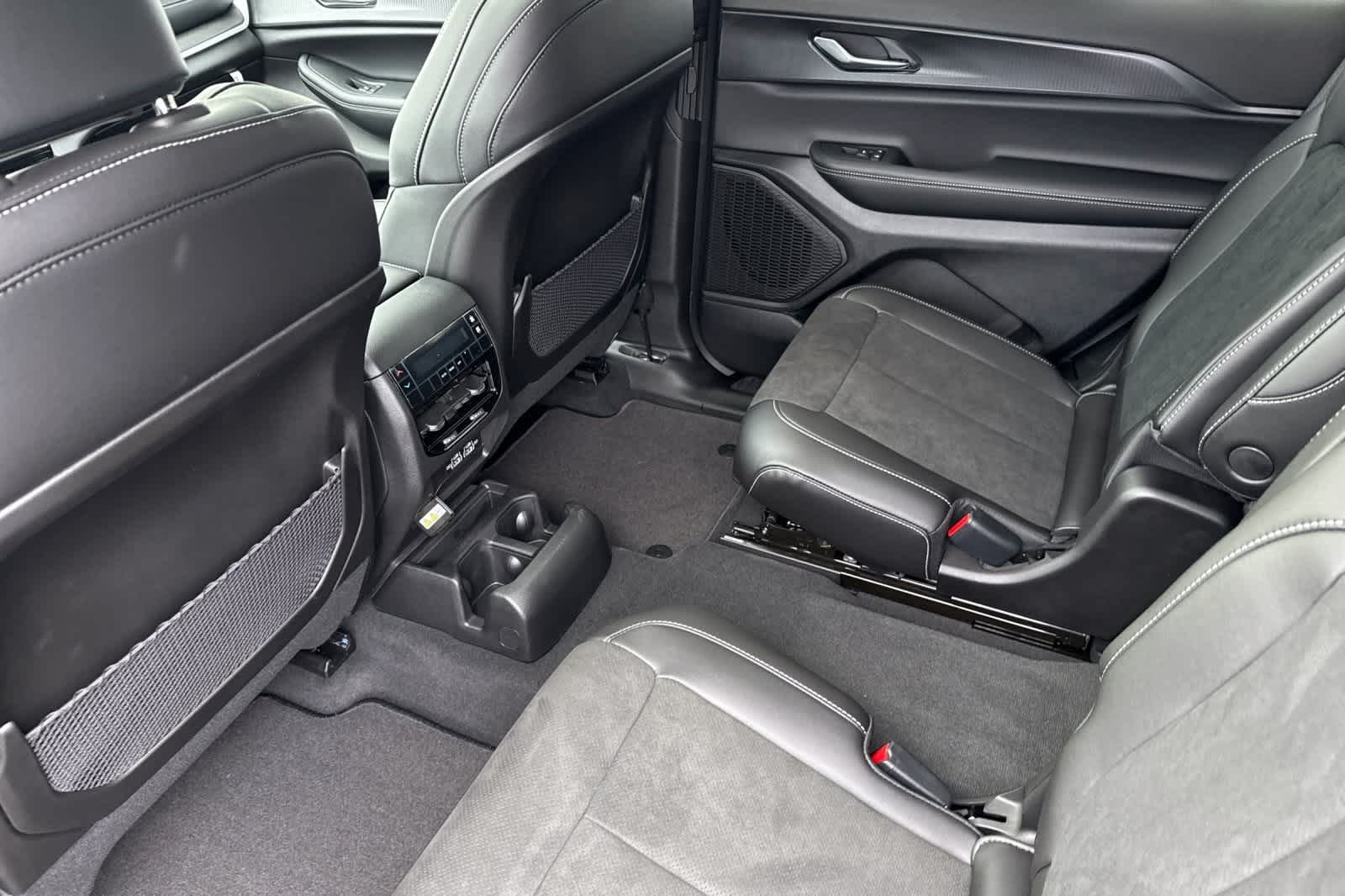 Thumbnail: 2025 Jeep Grand Cherokee - 4