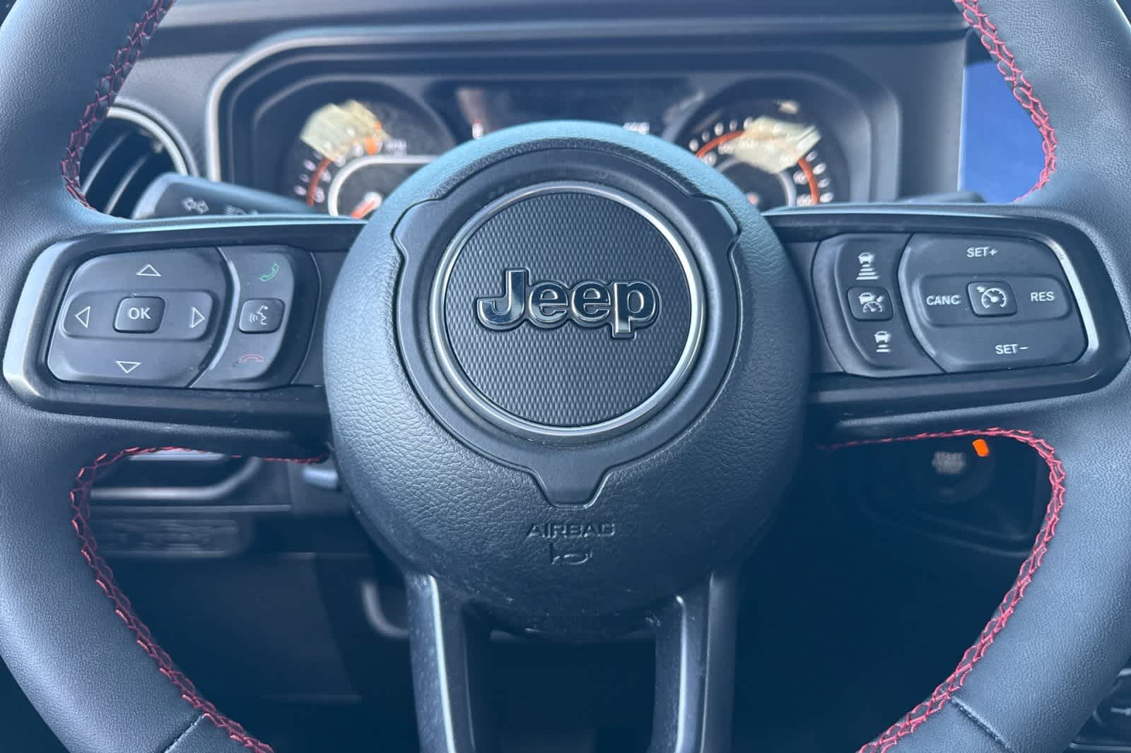 Thumbnail: 2024 Jeep Gladiator - 24