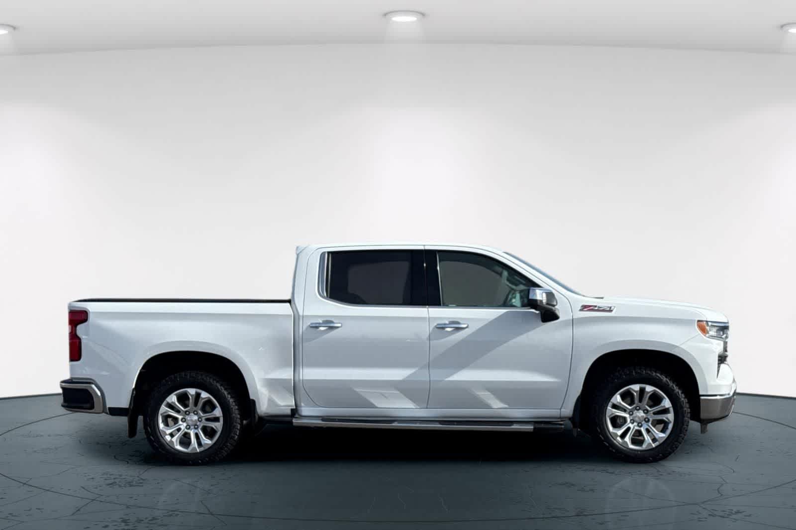 Thumbnail: 2023 Chevrolet Silverado 1500 - 6