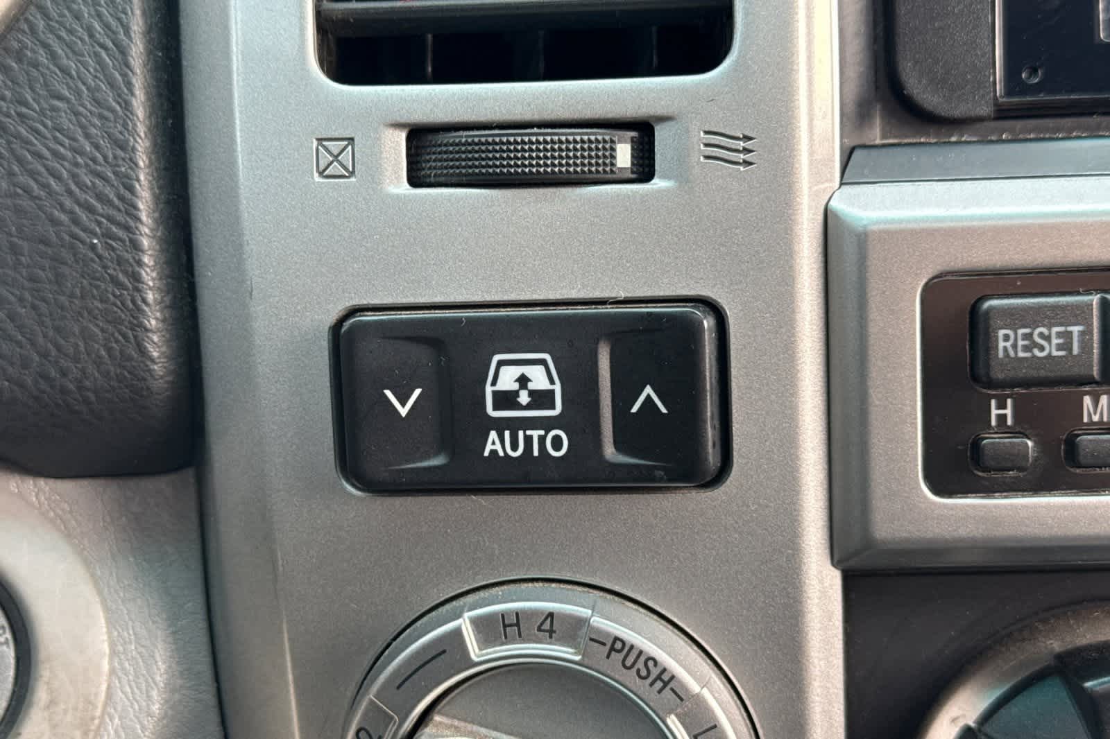 Thumbnail: 2005 Toyota 4Runner - 31