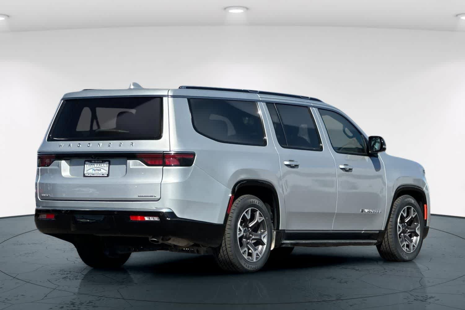 Thumbnail: 2023 Jeep Wagoneer - 2