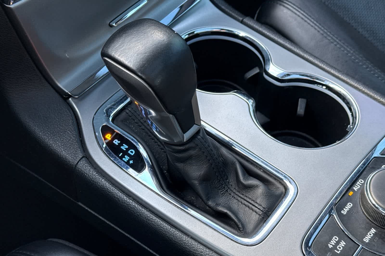 Thumbnail: 2020 Jeep Grand Cherokee - 24