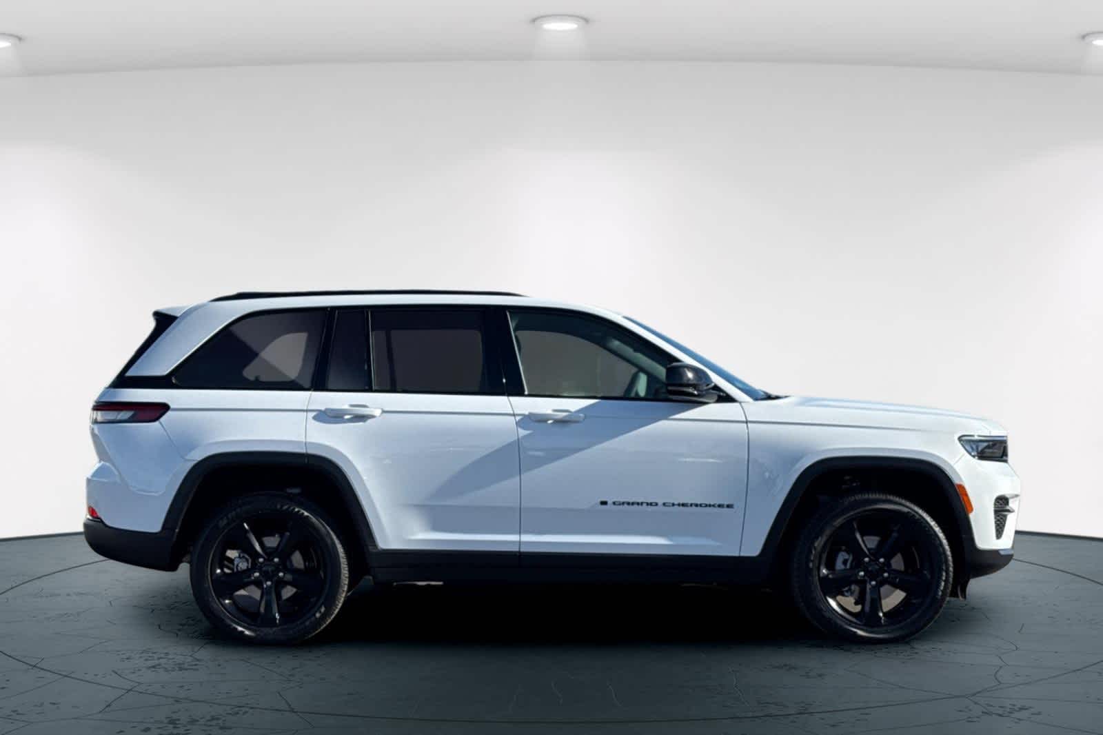 Thumbnail: 2025 Jeep Grand Cherokee - 6