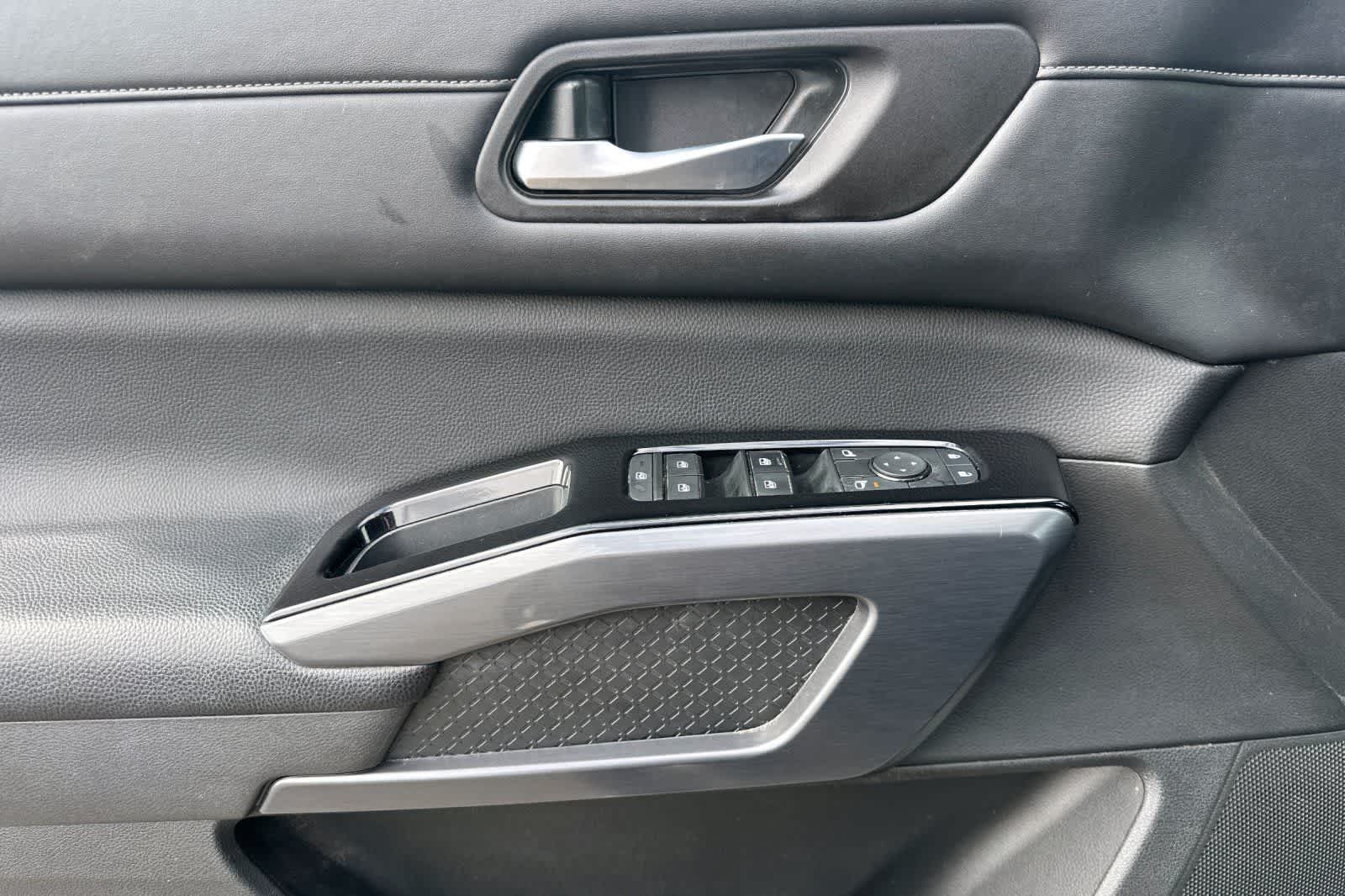 Thumbnail: 2023 Nissan Pathfinder - 12