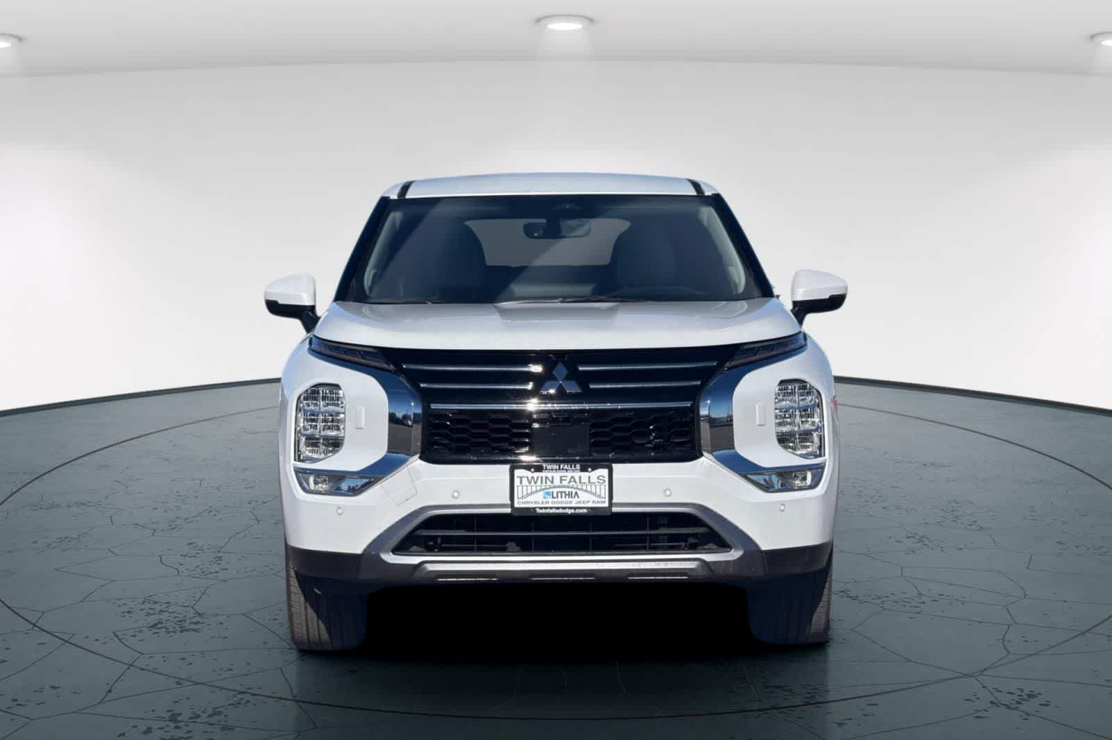 Thumbnail: 2025 Mitsubishi Outlander - 10