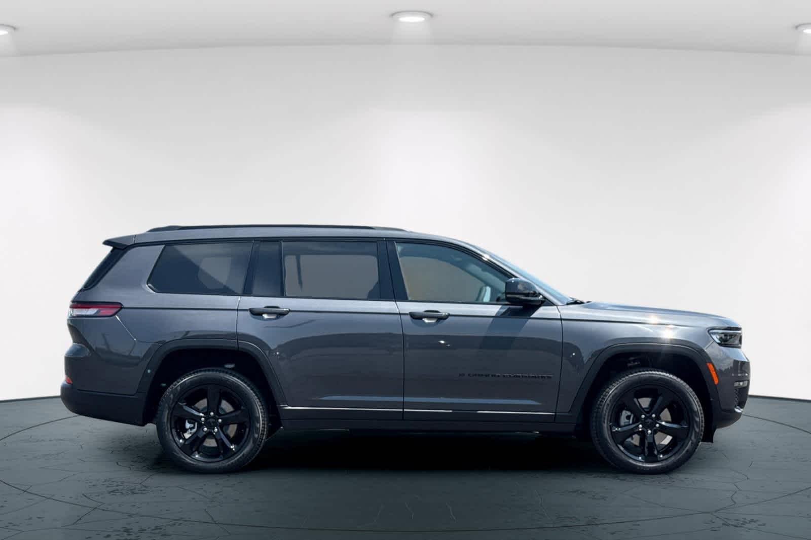 Thumbnail: 2025 Jeep Grand Cherokee - 6