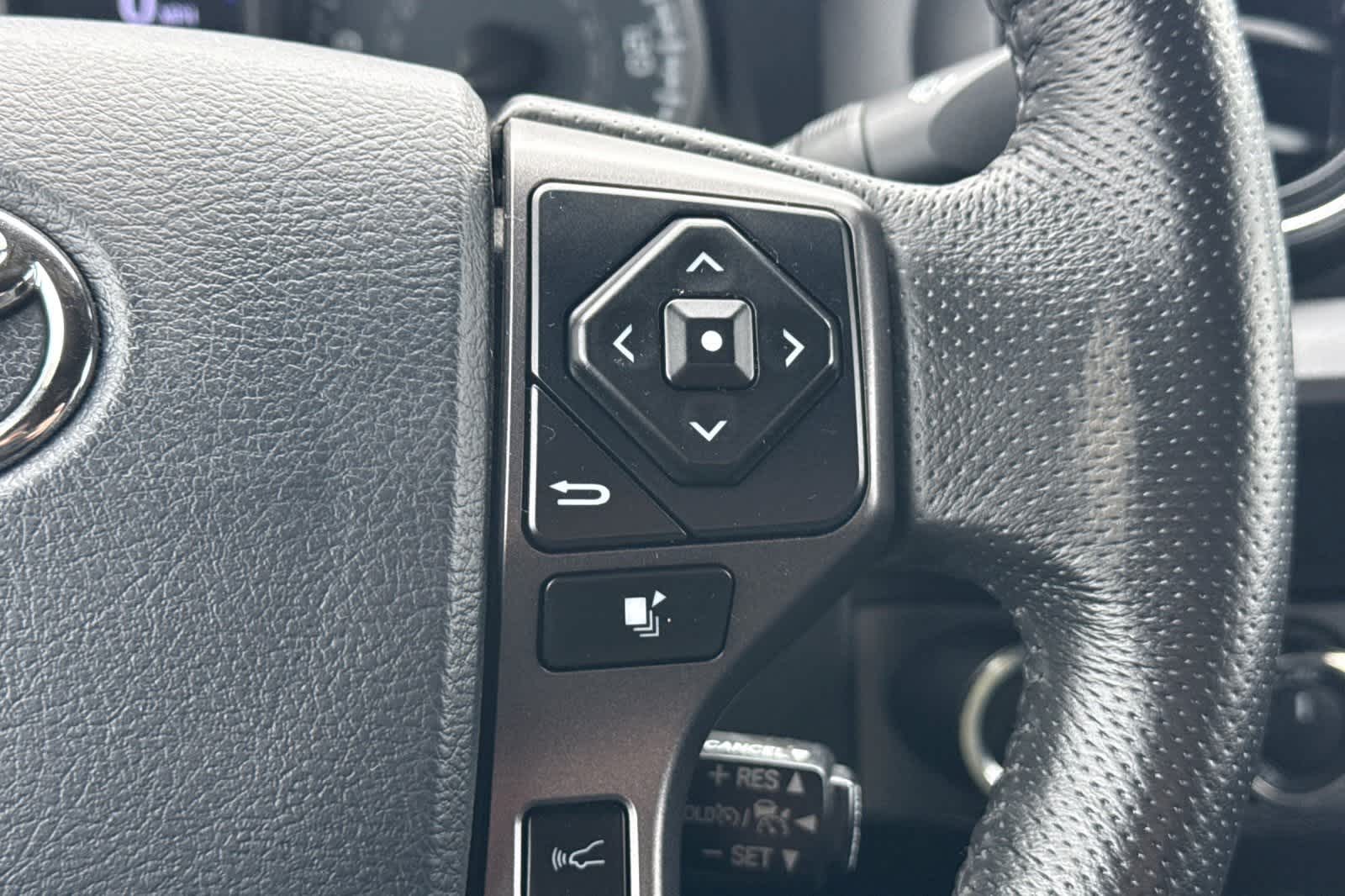 Thumbnail: 2020 Toyota Tacoma - 25