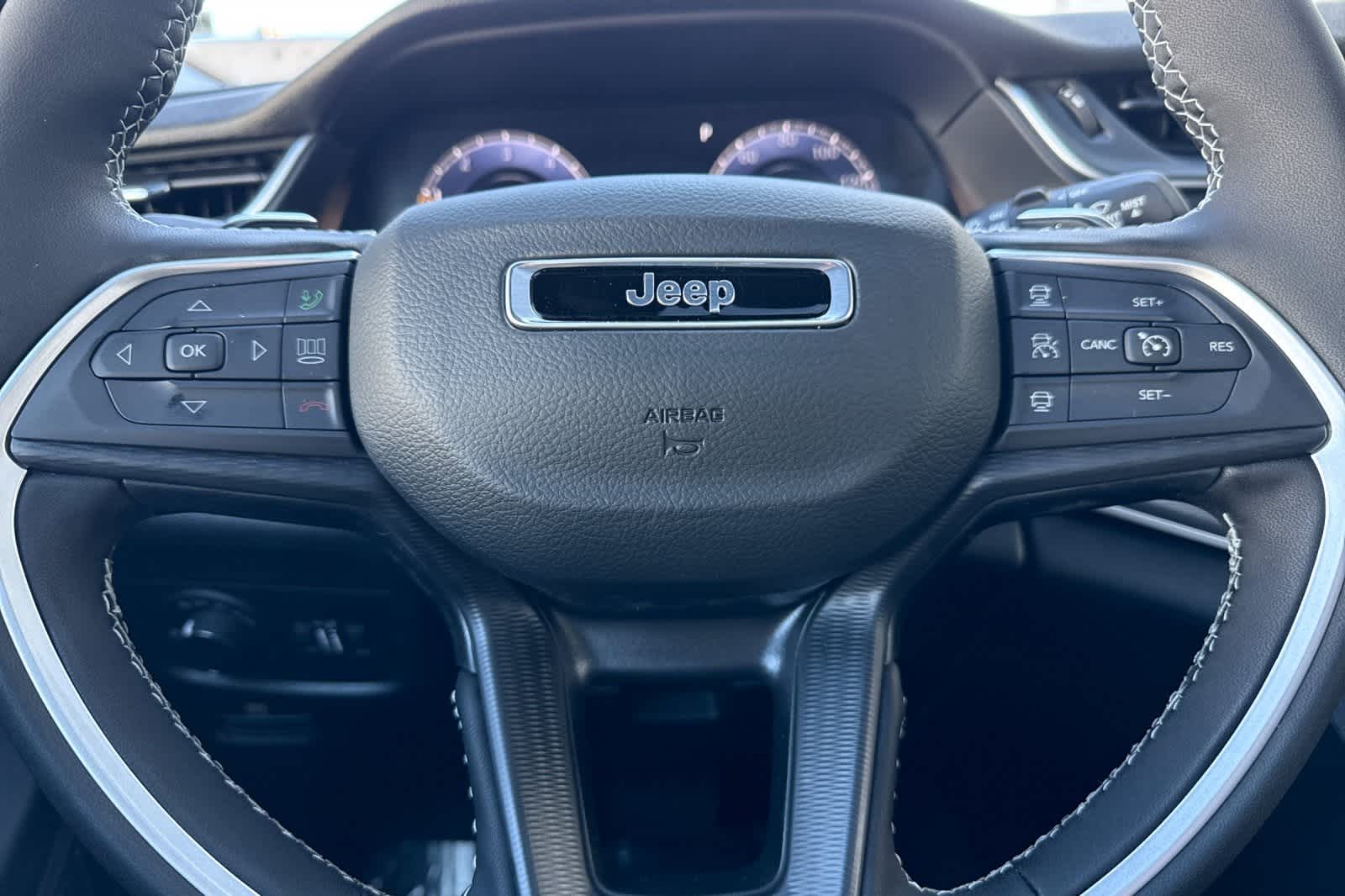 Thumbnail: 2025 Jeep Grand Cherokee - 25