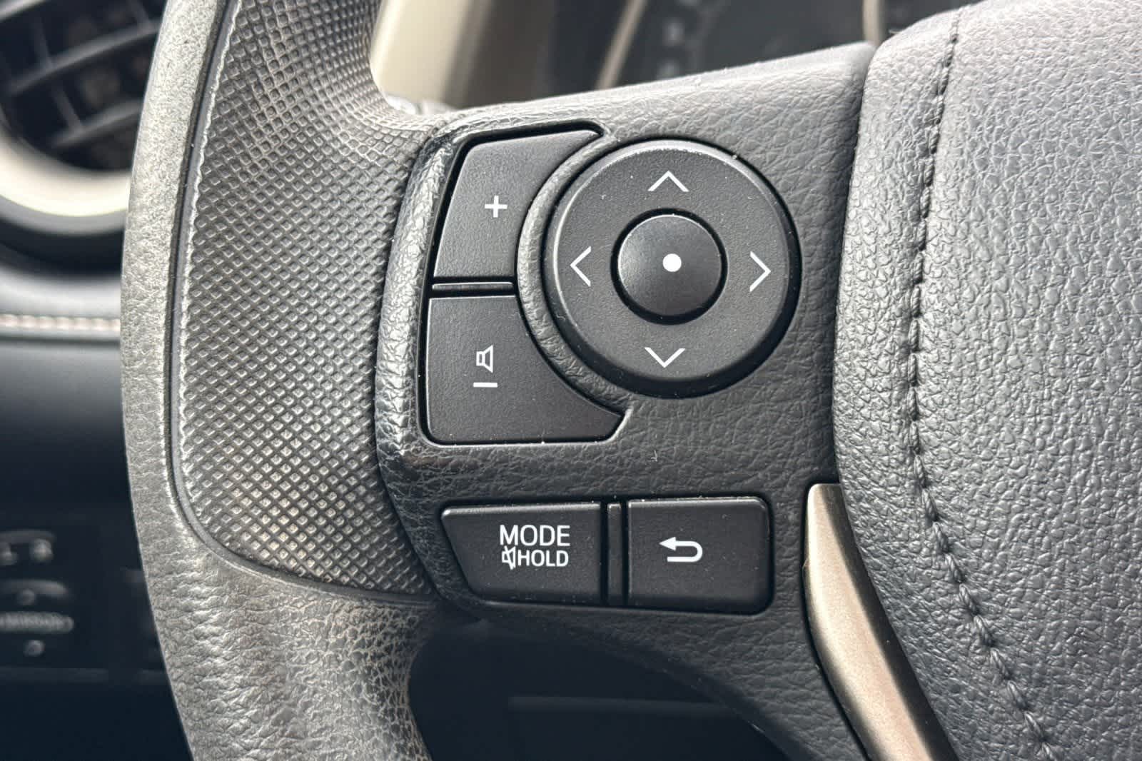 Thumbnail: 2013 Toyota RAV4 - 24