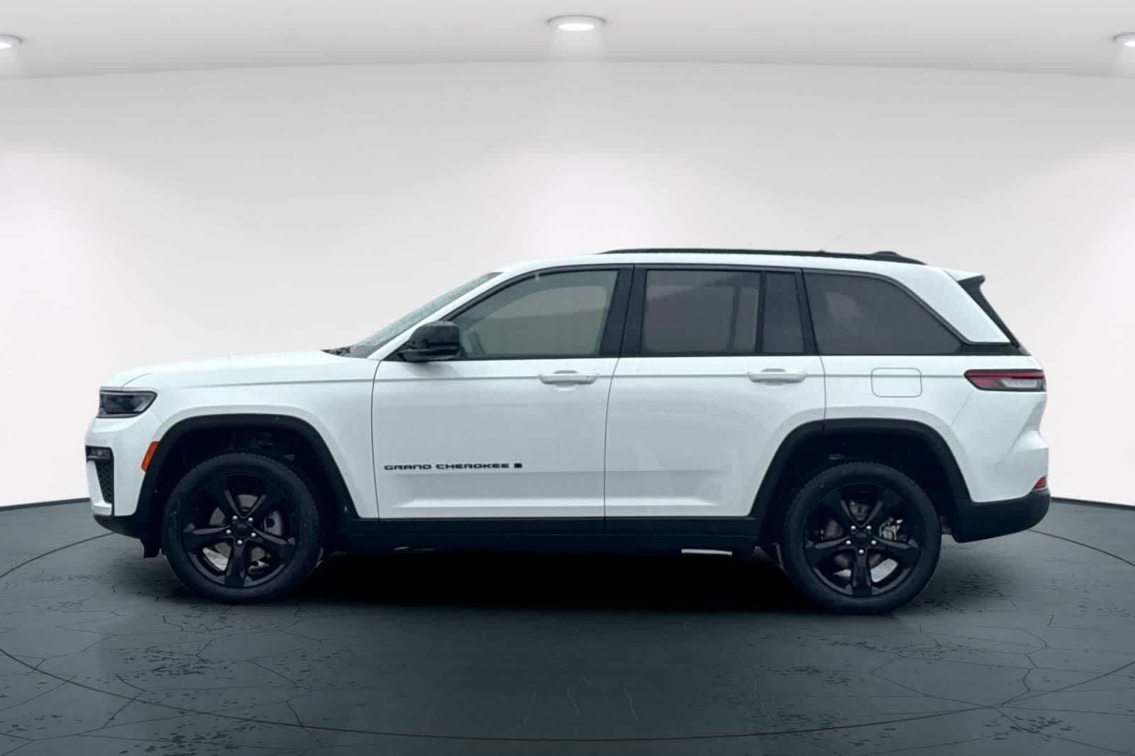 Thumbnail: 2026 Jeep Grand Cherokee - 9