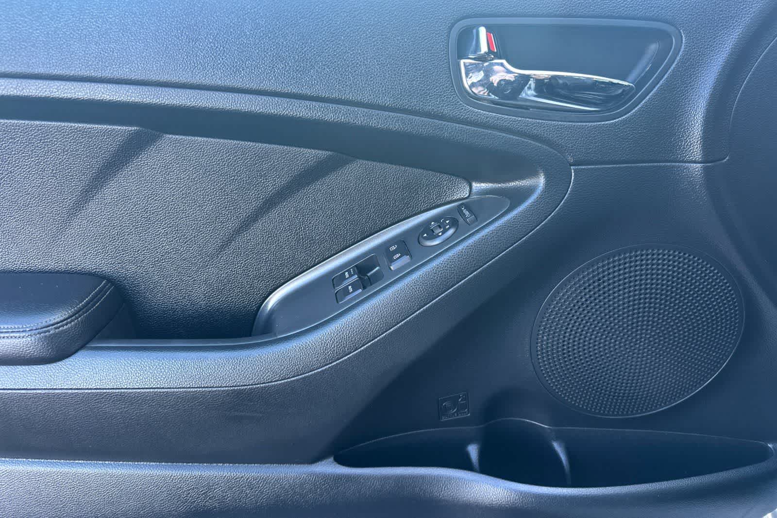 Thumbnail: 2016 Kia Forte - 12