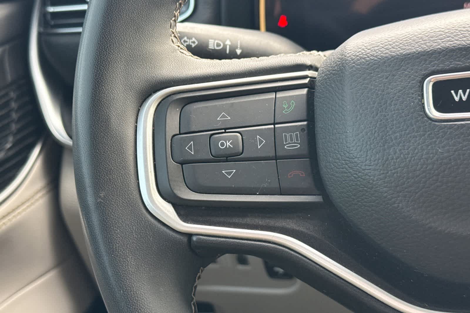 Thumbnail: 2022 Jeep Wagoneer - 28