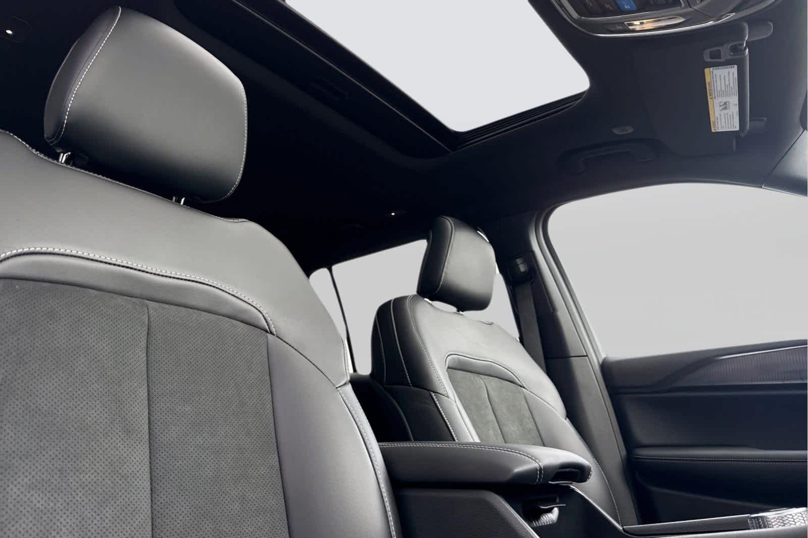 Thumbnail: 2025 Jeep Grand Cherokee - 19