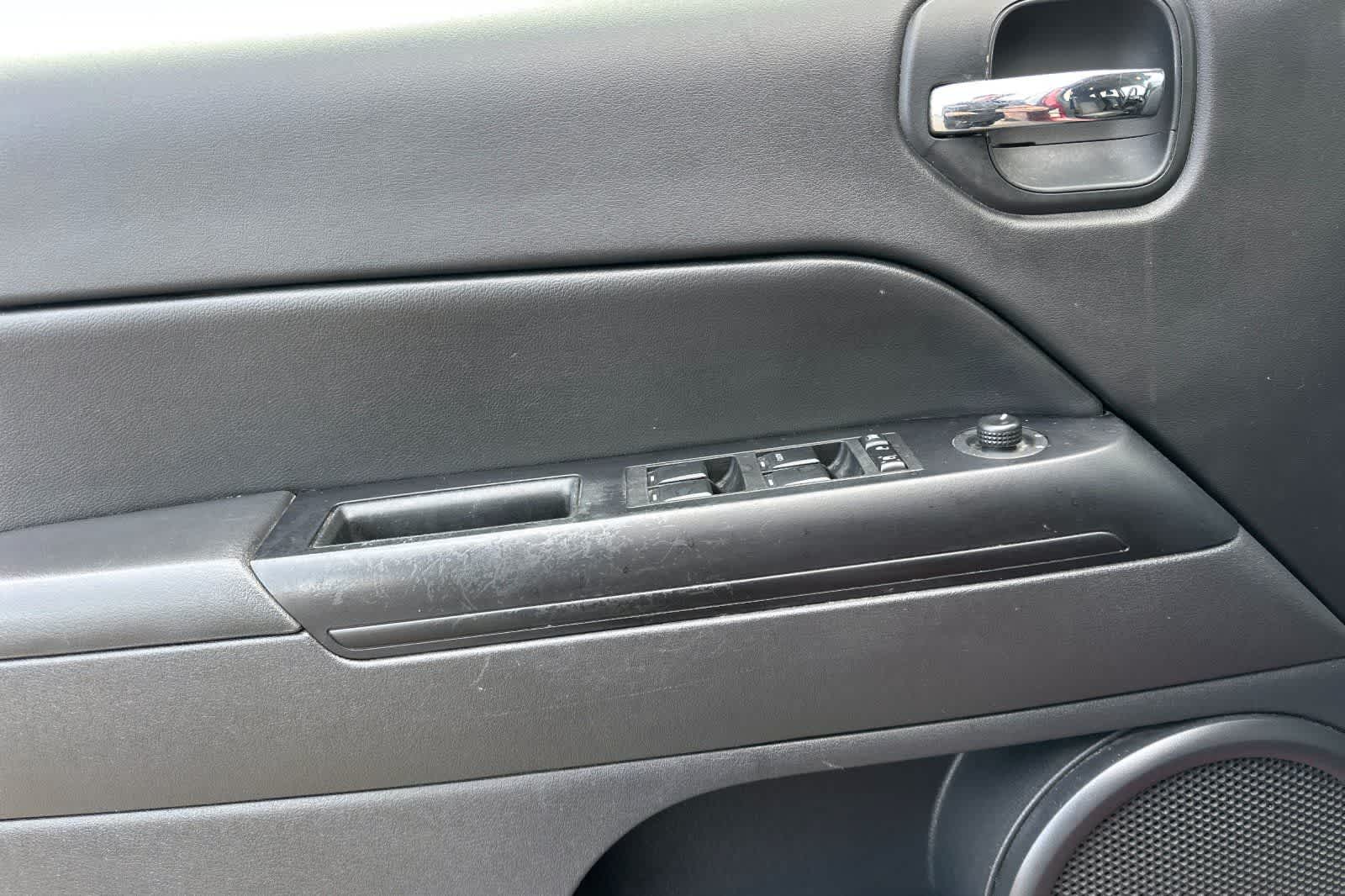 Thumbnail: 2016 Jeep Patriot - 12