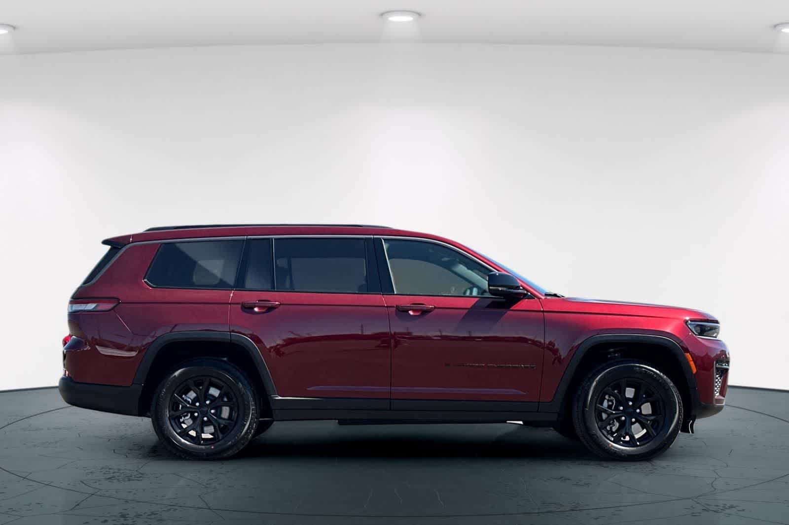 Thumbnail: 2026 Jeep Grand Cherokee - 6