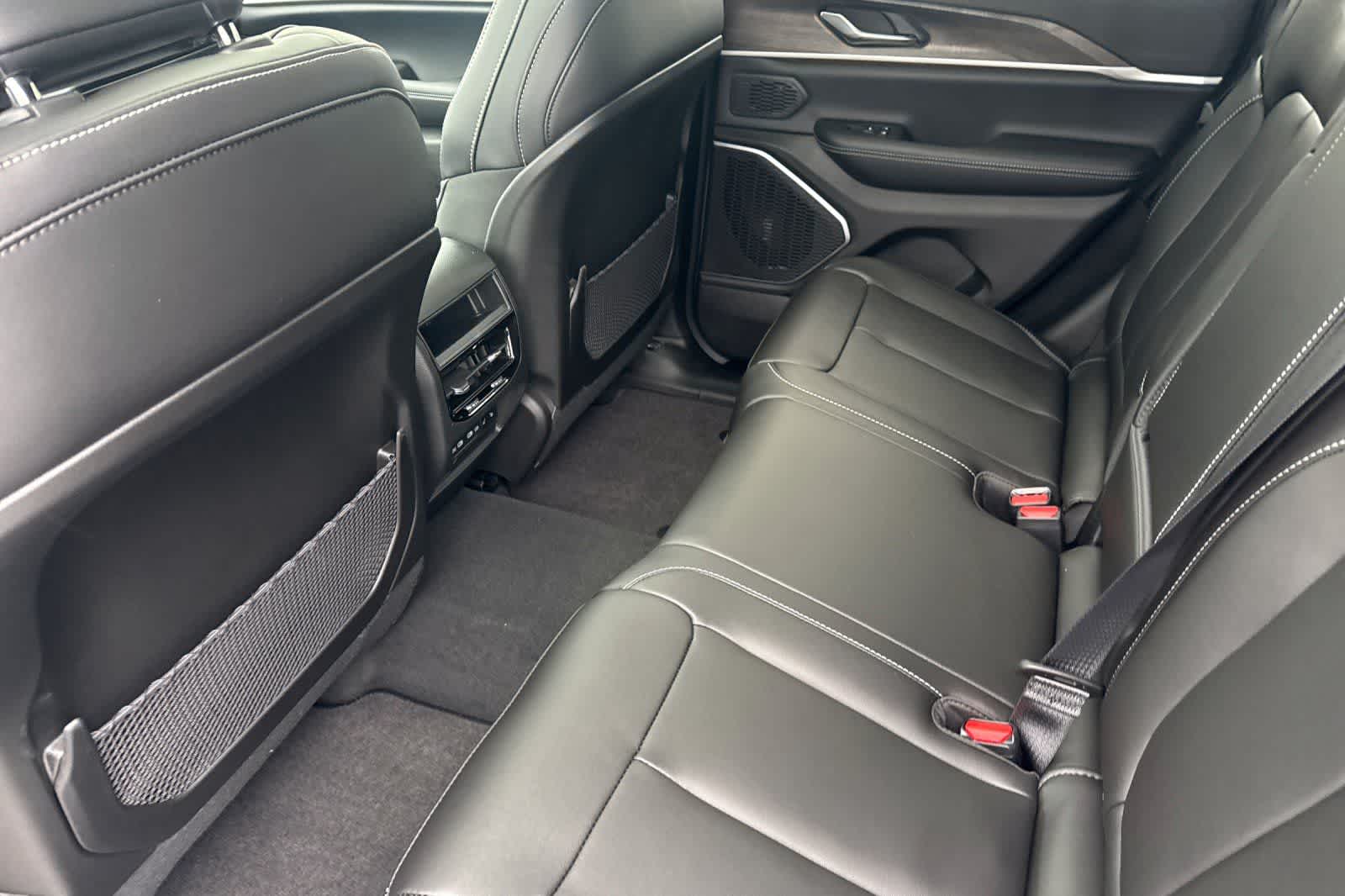 Thumbnail: 2026 Jeep Grand Cherokee - 4