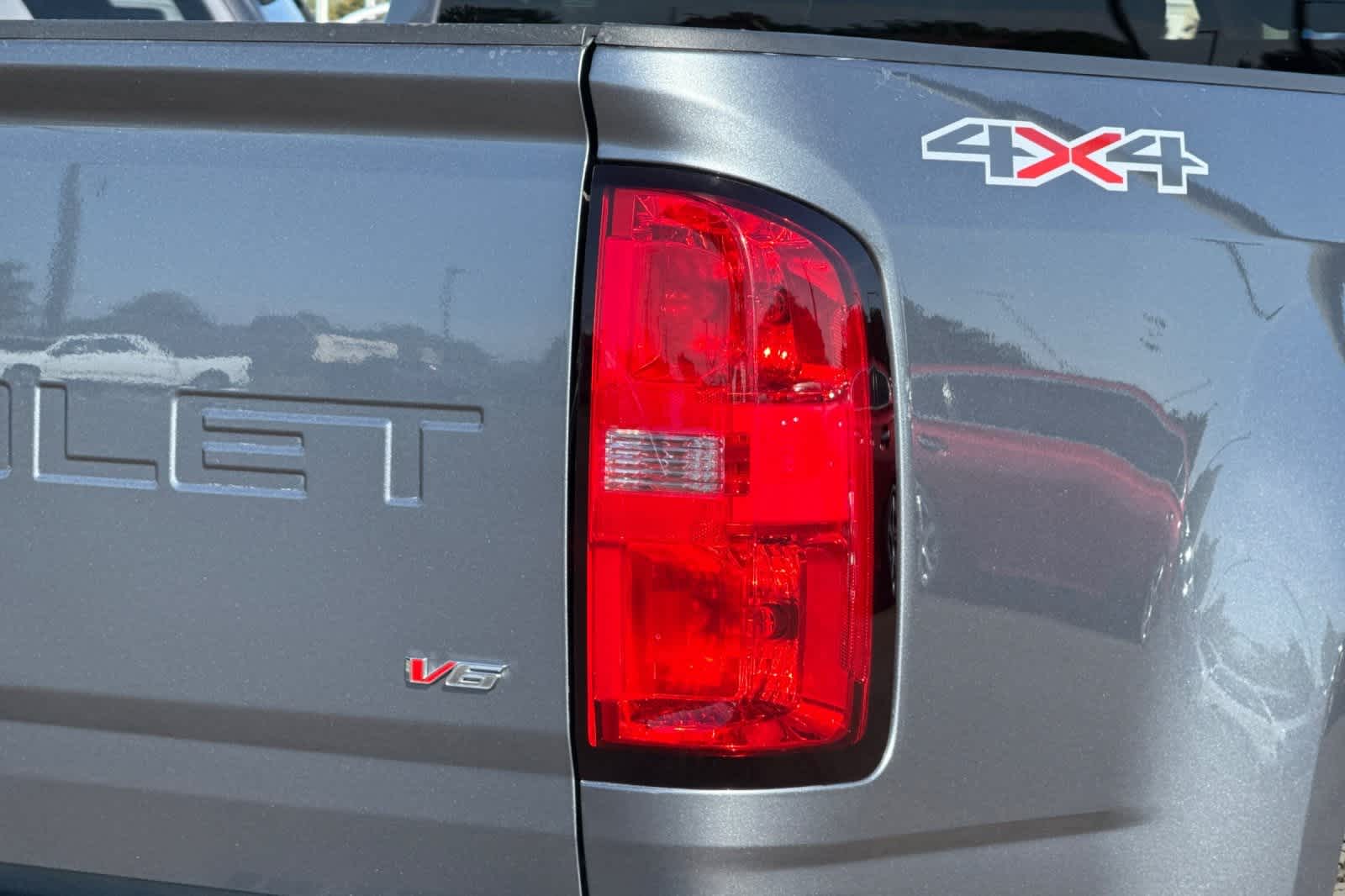 Thumbnail: 2022 Chevrolet Colorado - 28