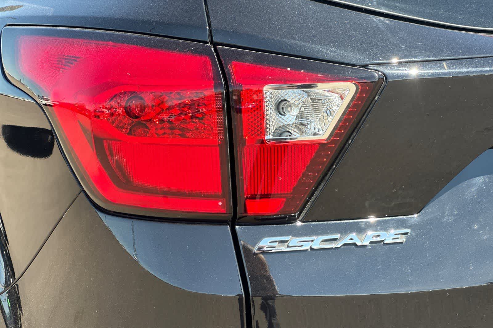 Thumbnail: 2019 Ford Escape - 32