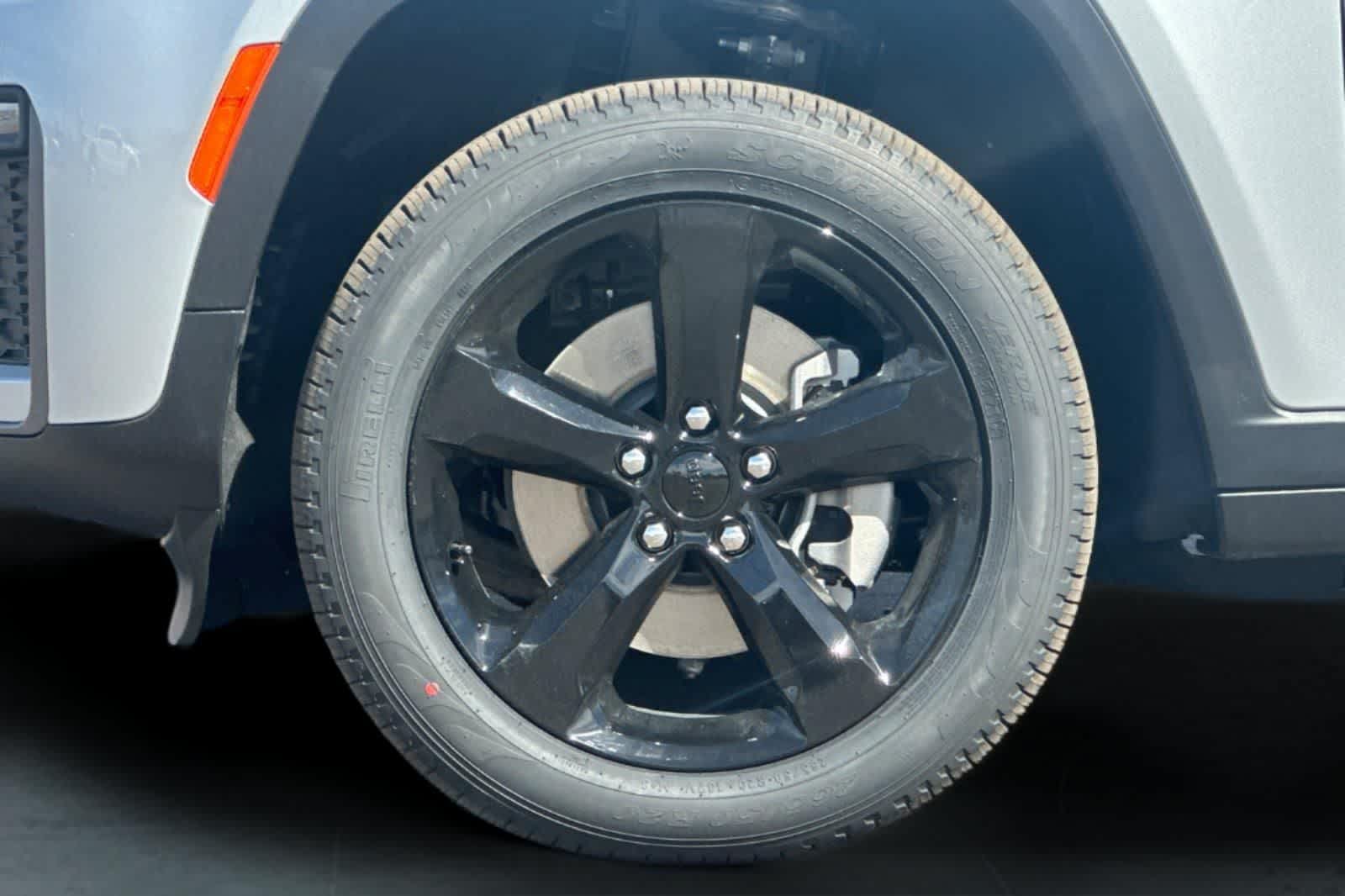 Thumbnail: 2026 Jeep Grand Cherokee - 32