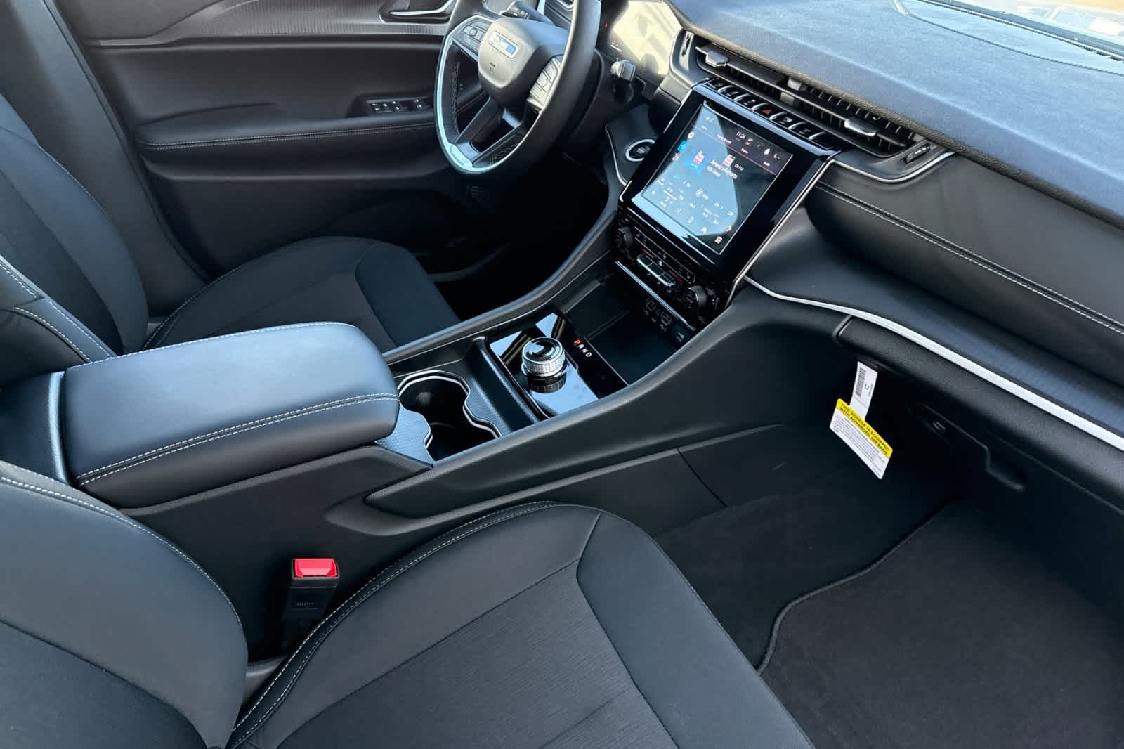 Thumbnail: 2025 Jeep Grand Cherokee - 17