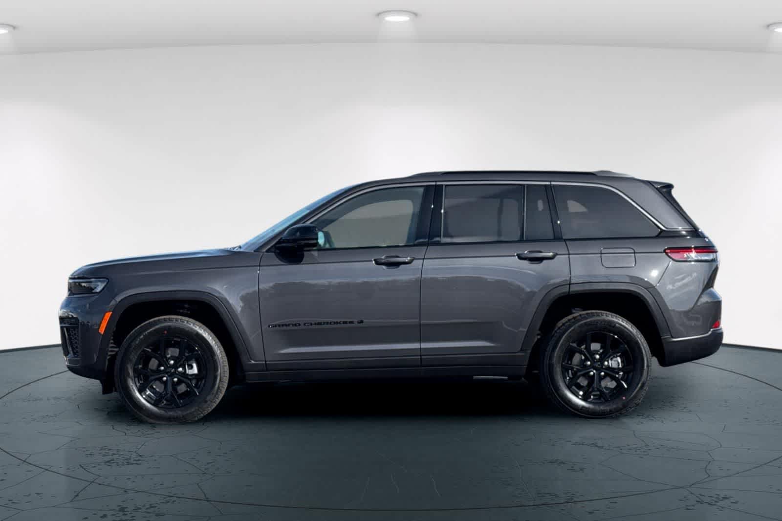 Thumbnail: 2026 Jeep Grand Cherokee - 9