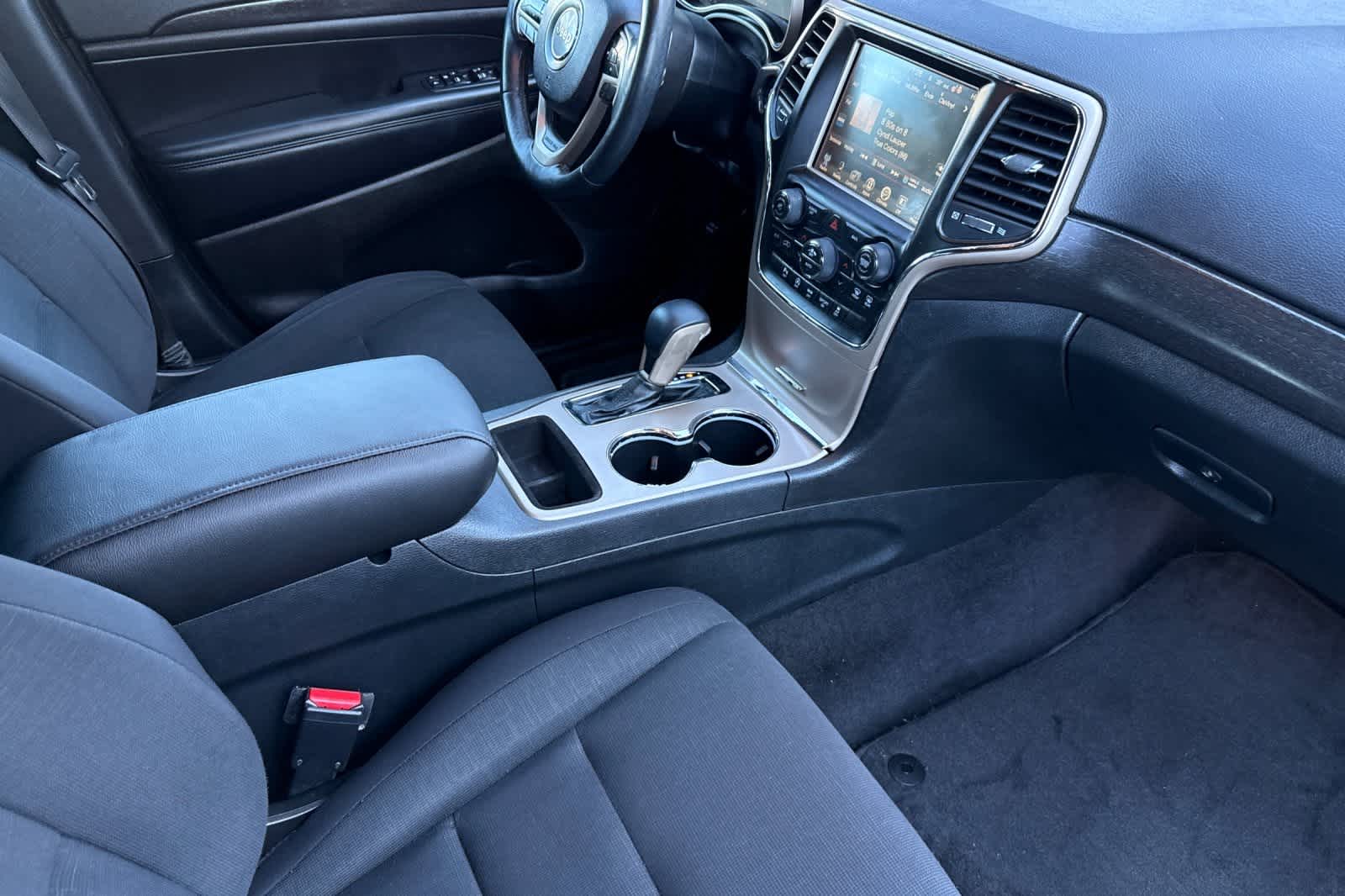 Thumbnail: 2017 Jeep Grand Cherokee - 17