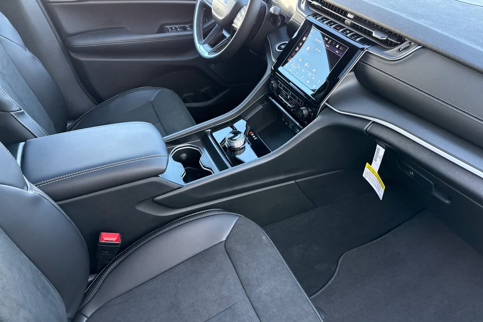 Thumbnail: 2025 Jeep Grand Cherokee - 17