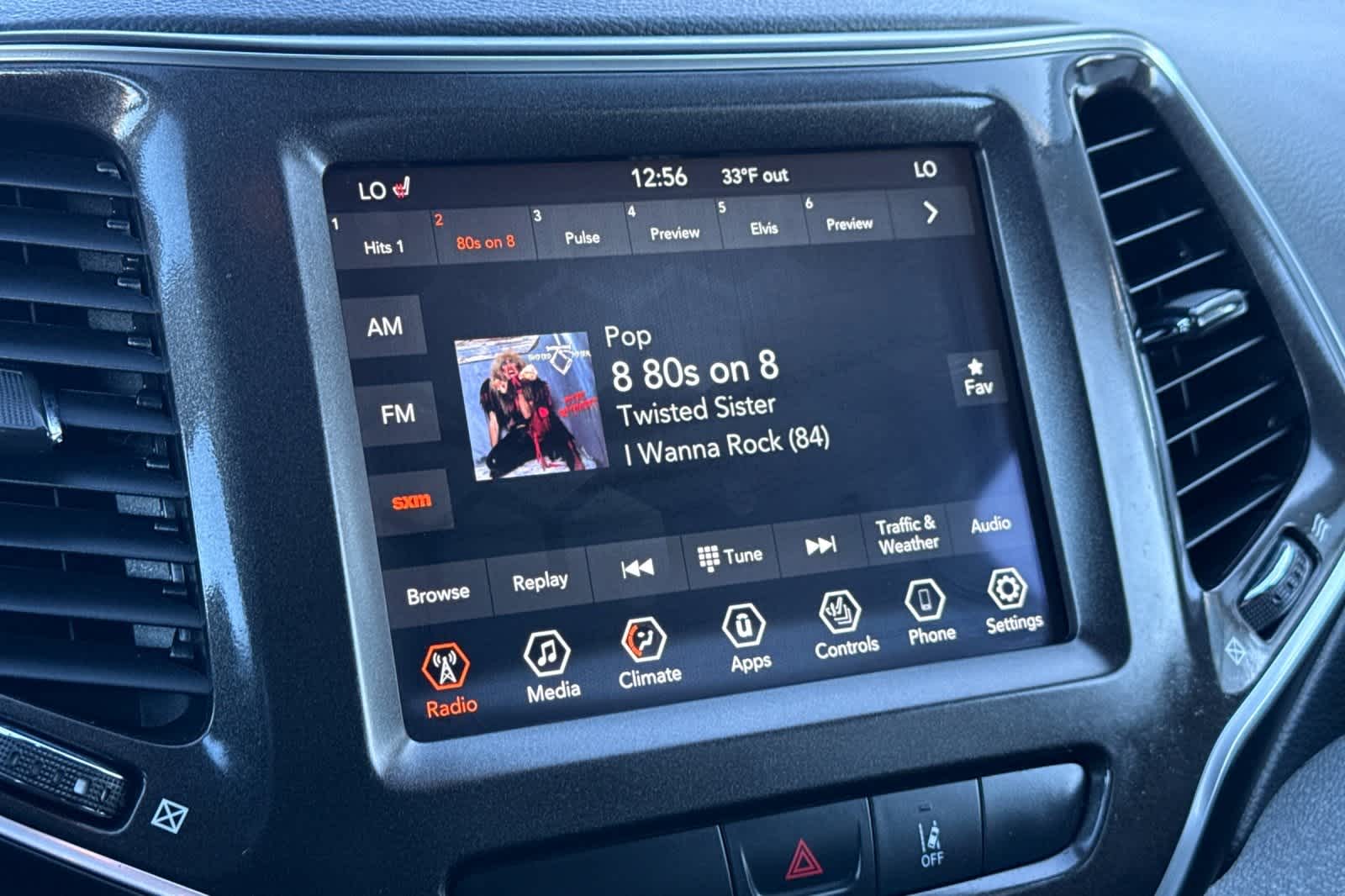 Thumbnail: 2022 Jeep Cherokee - 20