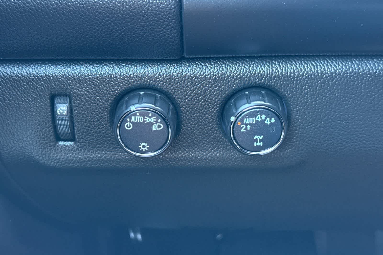 Thumbnail: 2022 Chevrolet Colorado - 30