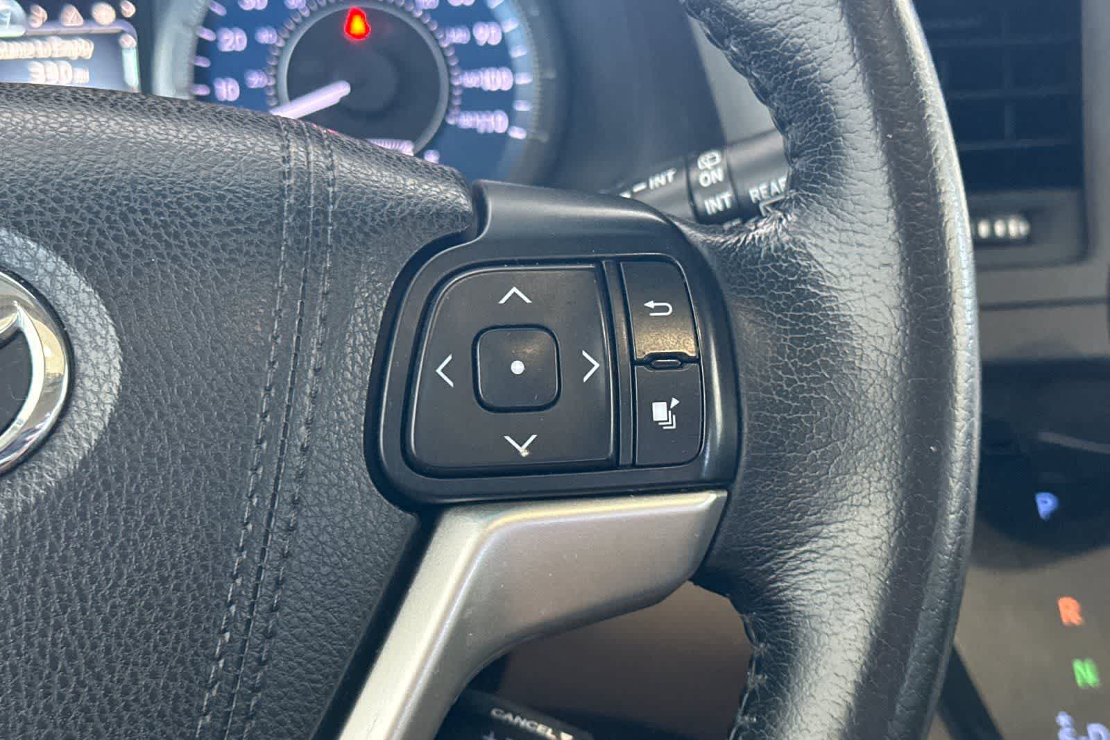 Thumbnail: 2015 Toyota Sienna - 27
