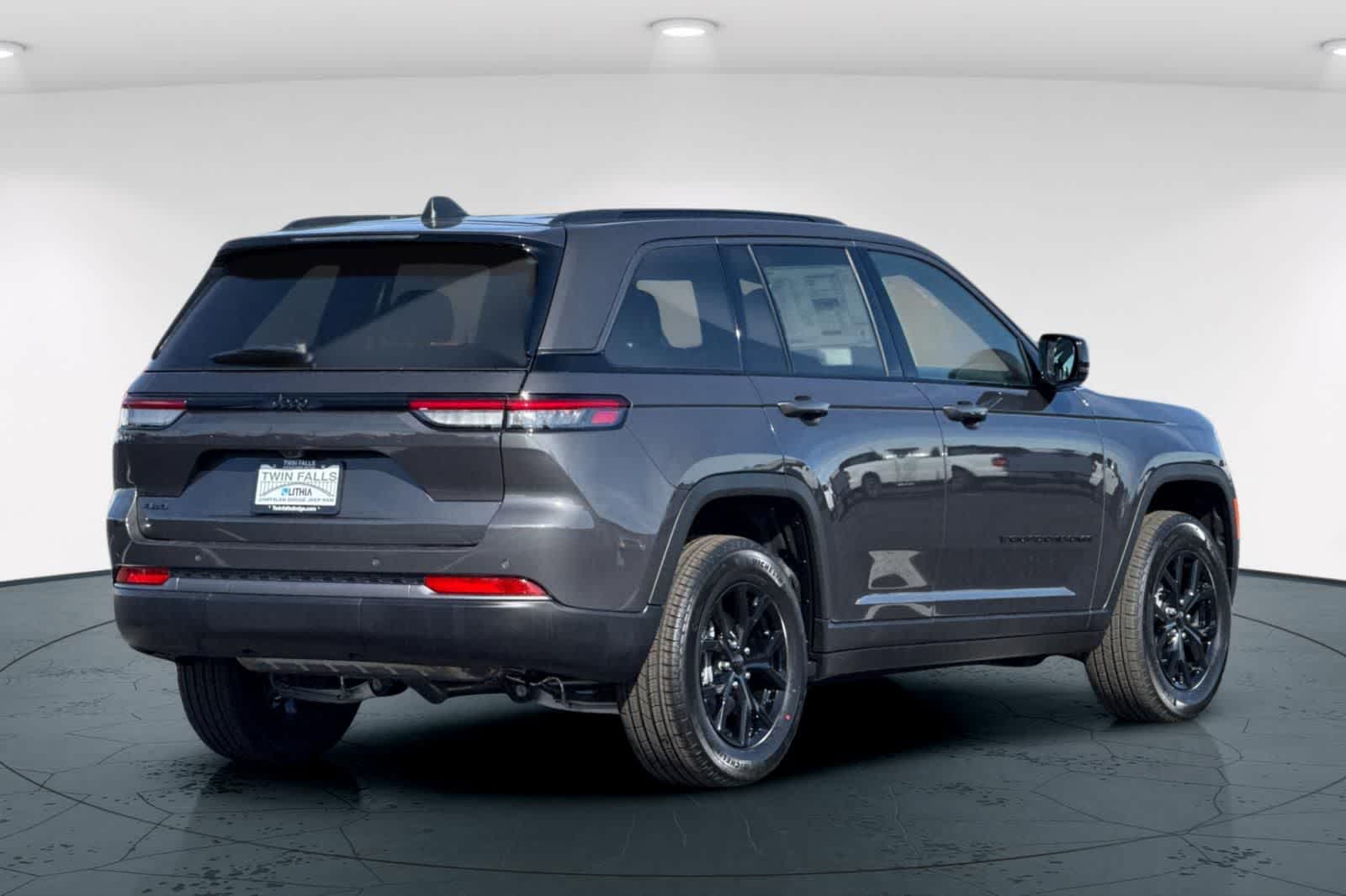 Thumbnail: 2026 Jeep Grand Cherokee - 2