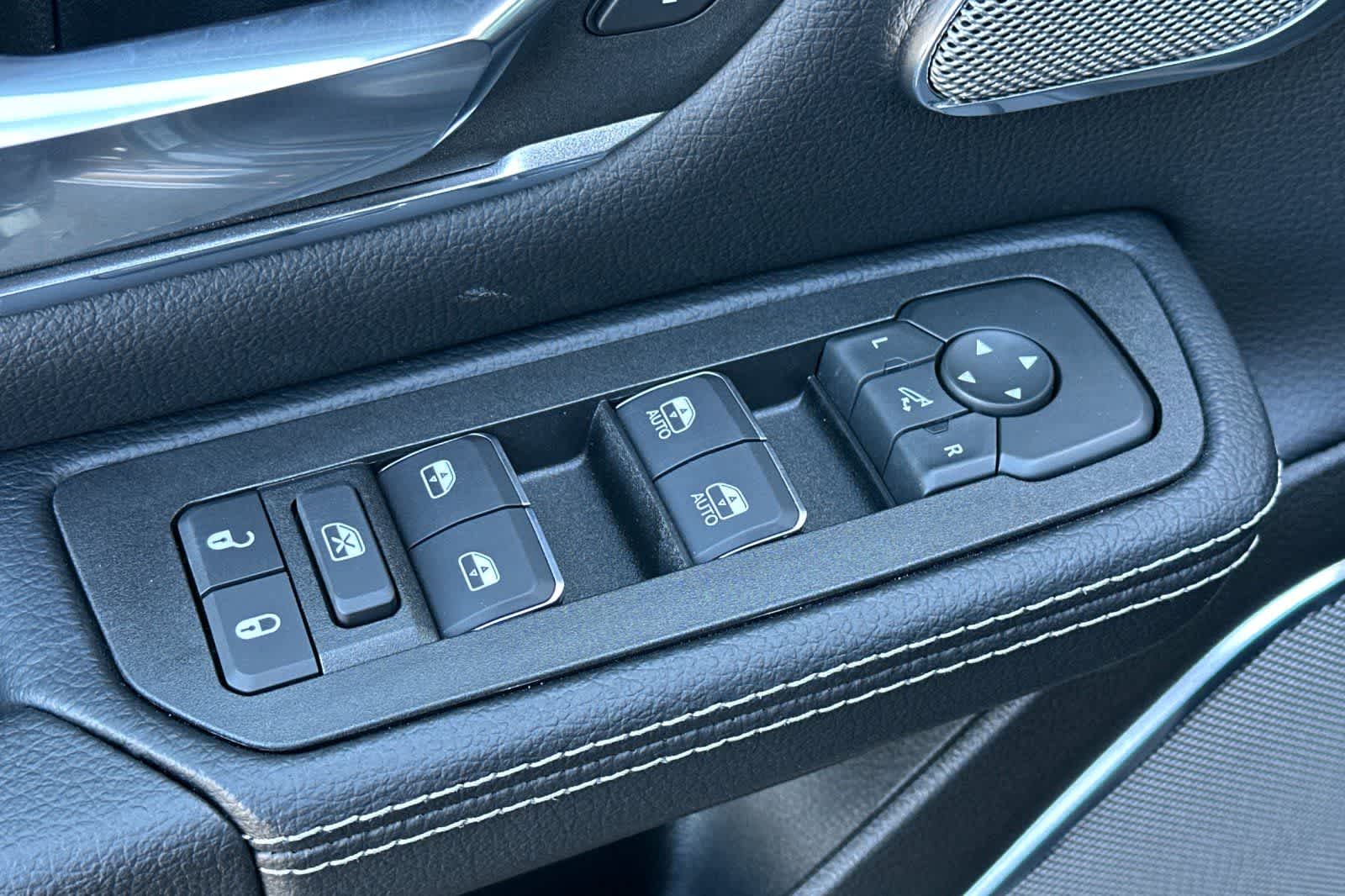 Thumbnail: 2026 RAM 1500 - 13