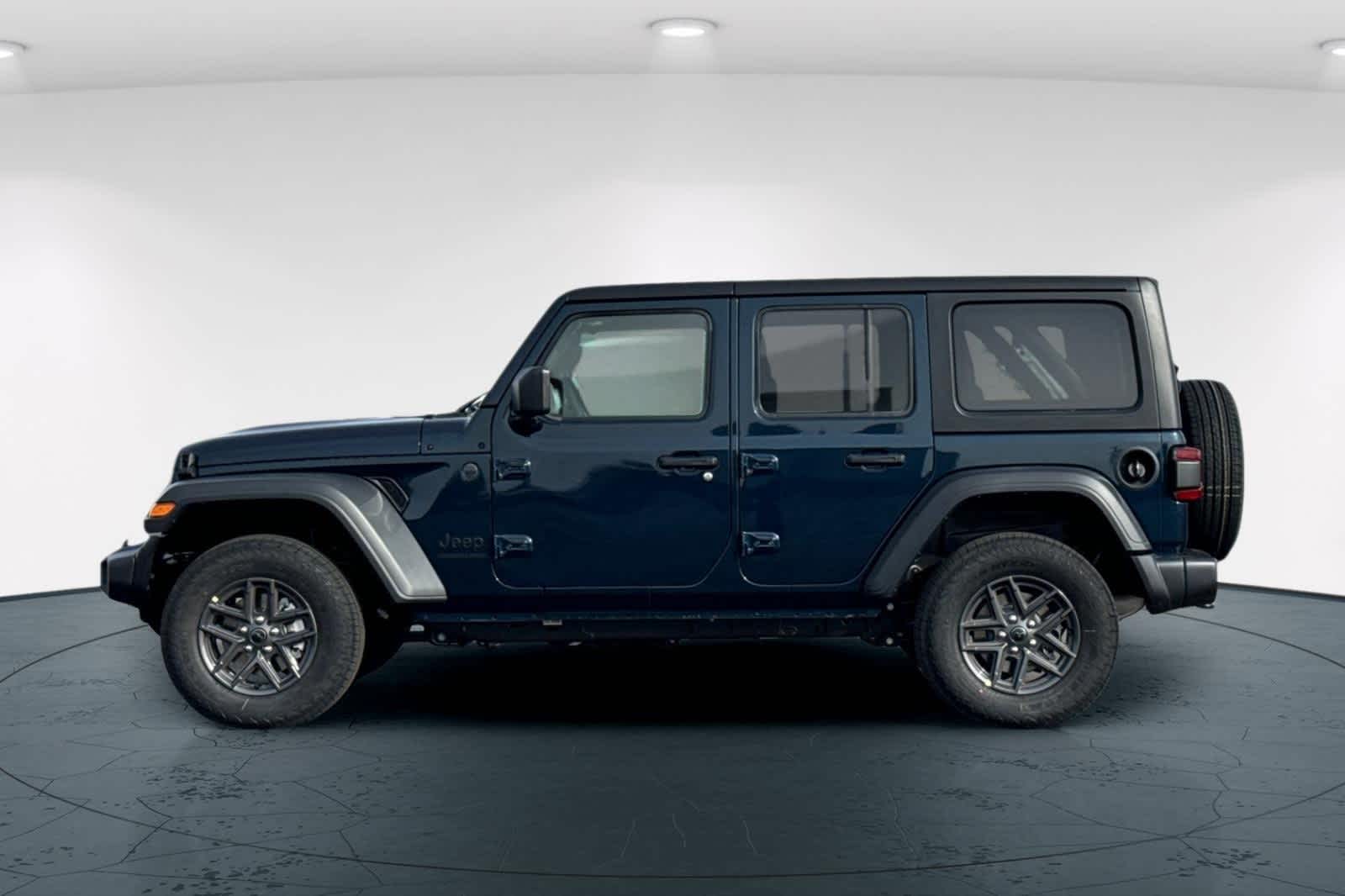 Thumbnail: 2025 Jeep Wrangler - 9