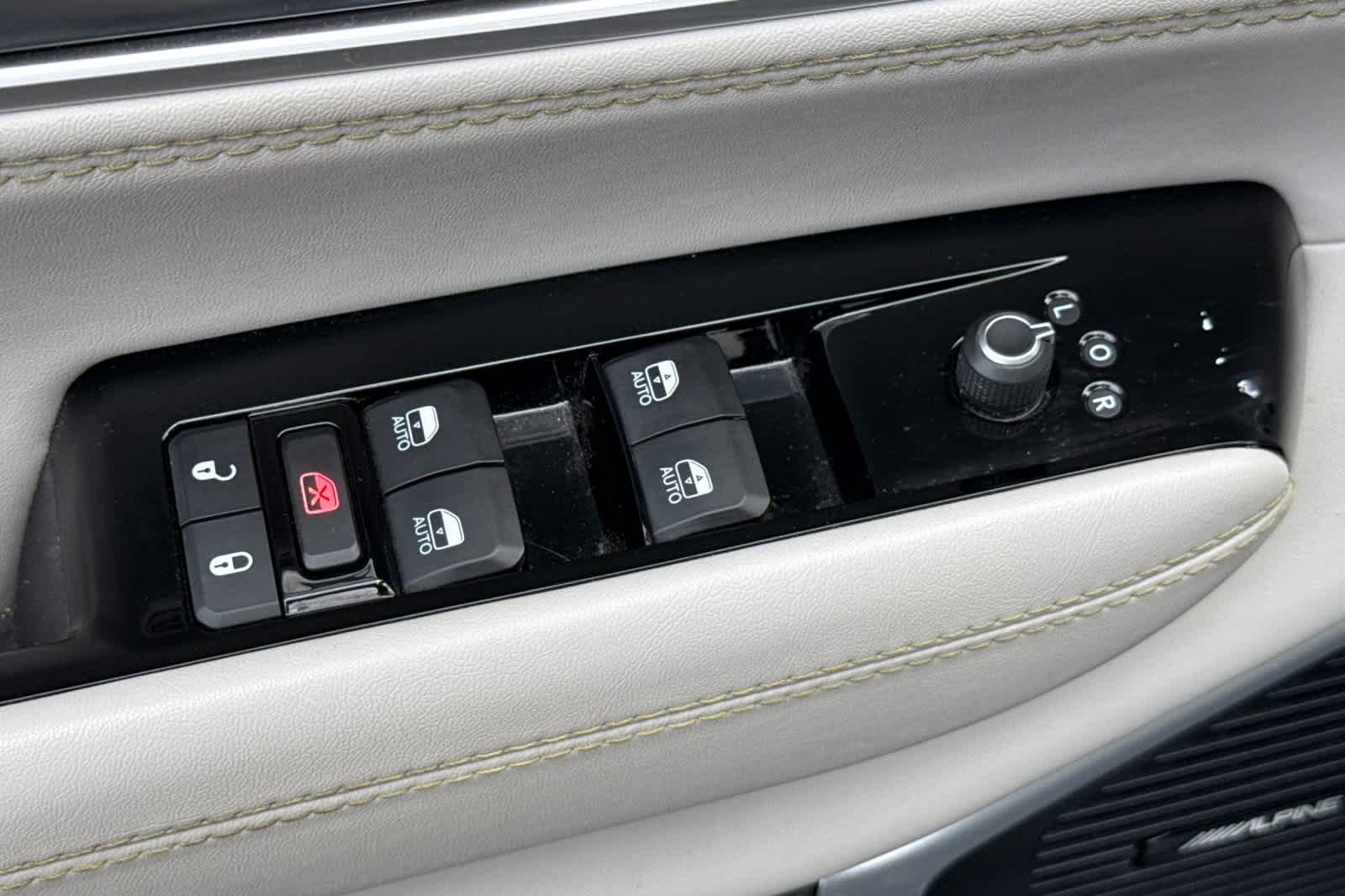 Thumbnail: 2022 Jeep Wagoneer - 13