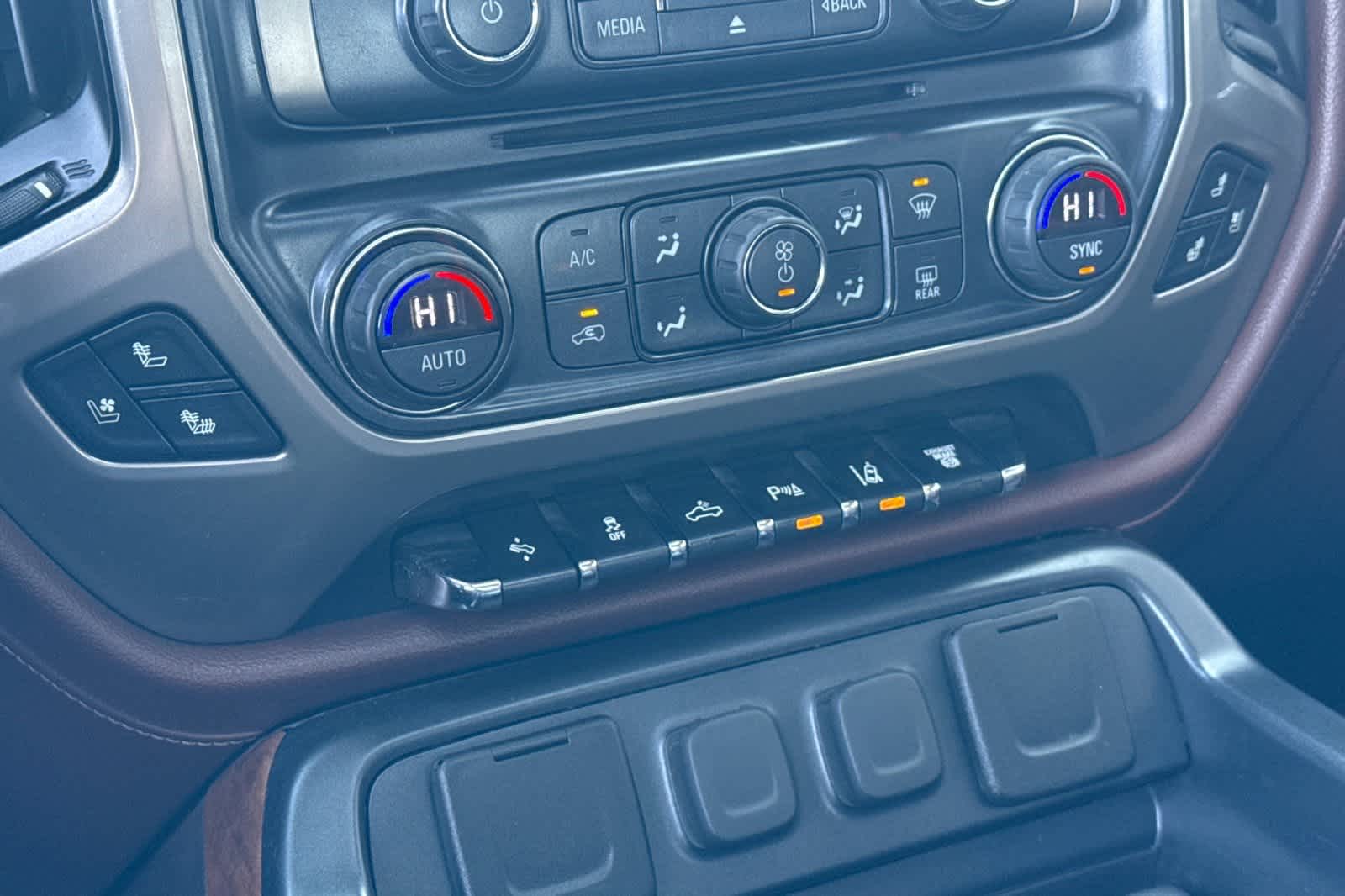 Thumbnail: 2018 Chevrolet Silverado 3500 - 21