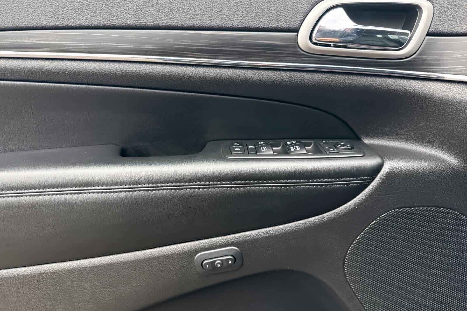 Thumbnail: 2019 Jeep Grand Cherokee - 12