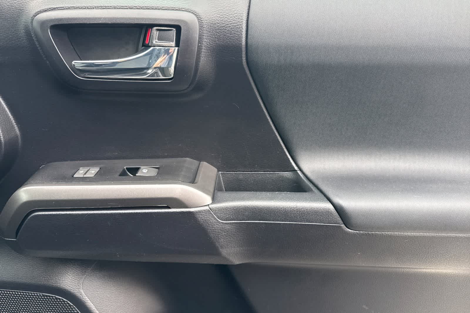 Thumbnail: 2020 Toyota Tacoma - 17