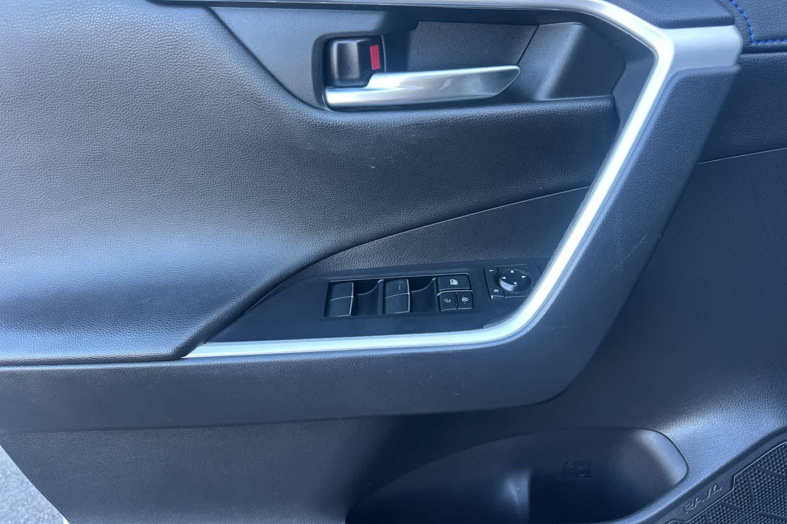 Thumbnail: 2021 Toyota RAV4 - 12