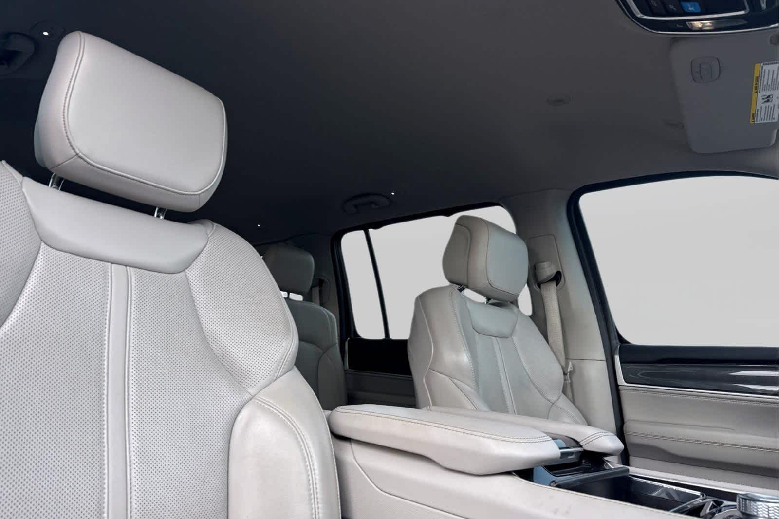 Thumbnail: 2022 Jeep Wagoneer - 19