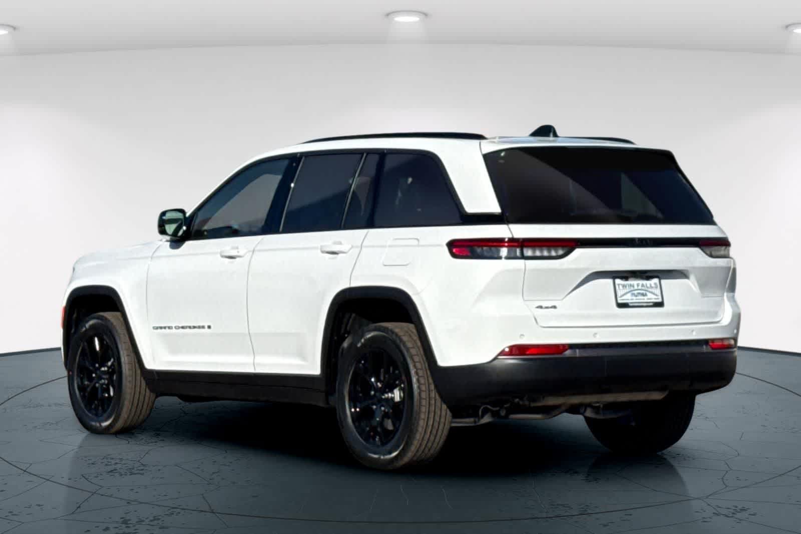 Thumbnail: 2026 Jeep Grand Cherokee - 8