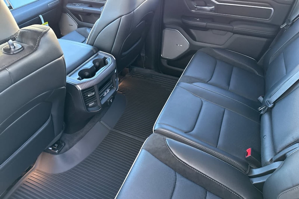 New 2026 Ram 1500 LARAMIE CREW CAB 4X4 5'7 BOX Pickup