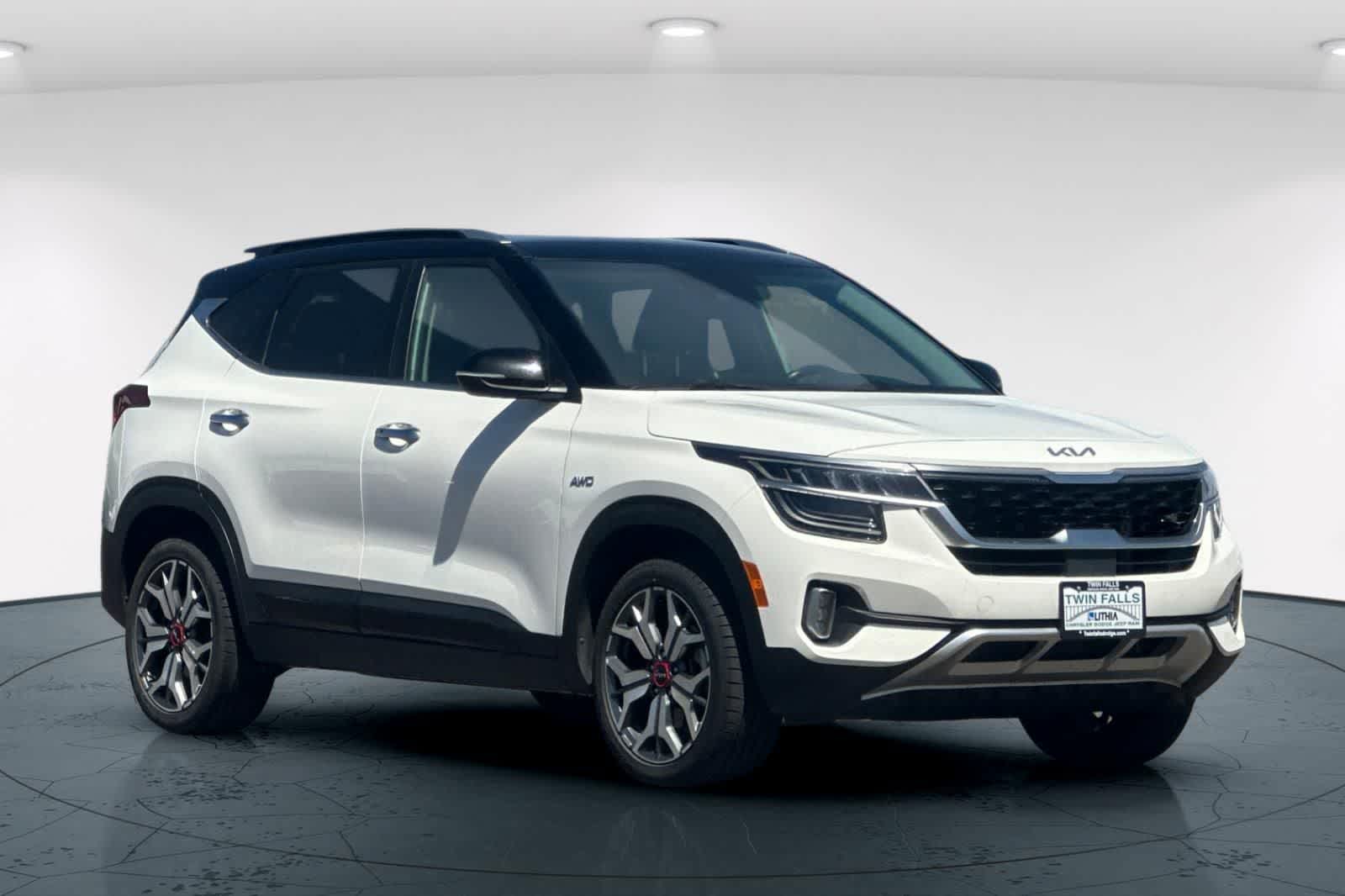 Thumbnail: 2023 Kia Seltos - 4
