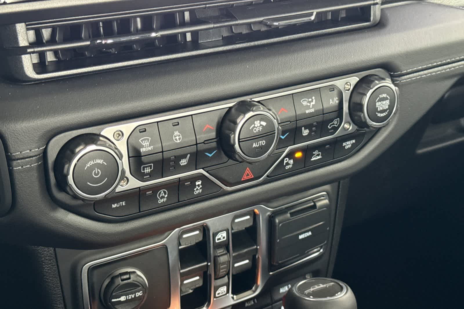 Thumbnail: 2025 Jeep Gladiator - 22