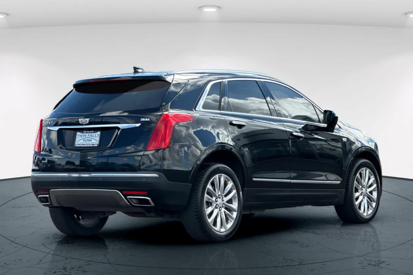 Thumbnail: 2017 Cadillac XT5 - 2