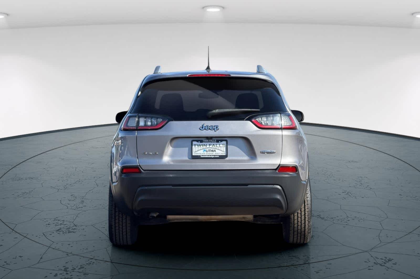 Thumbnail: 2019 Jeep Cherokee - 7