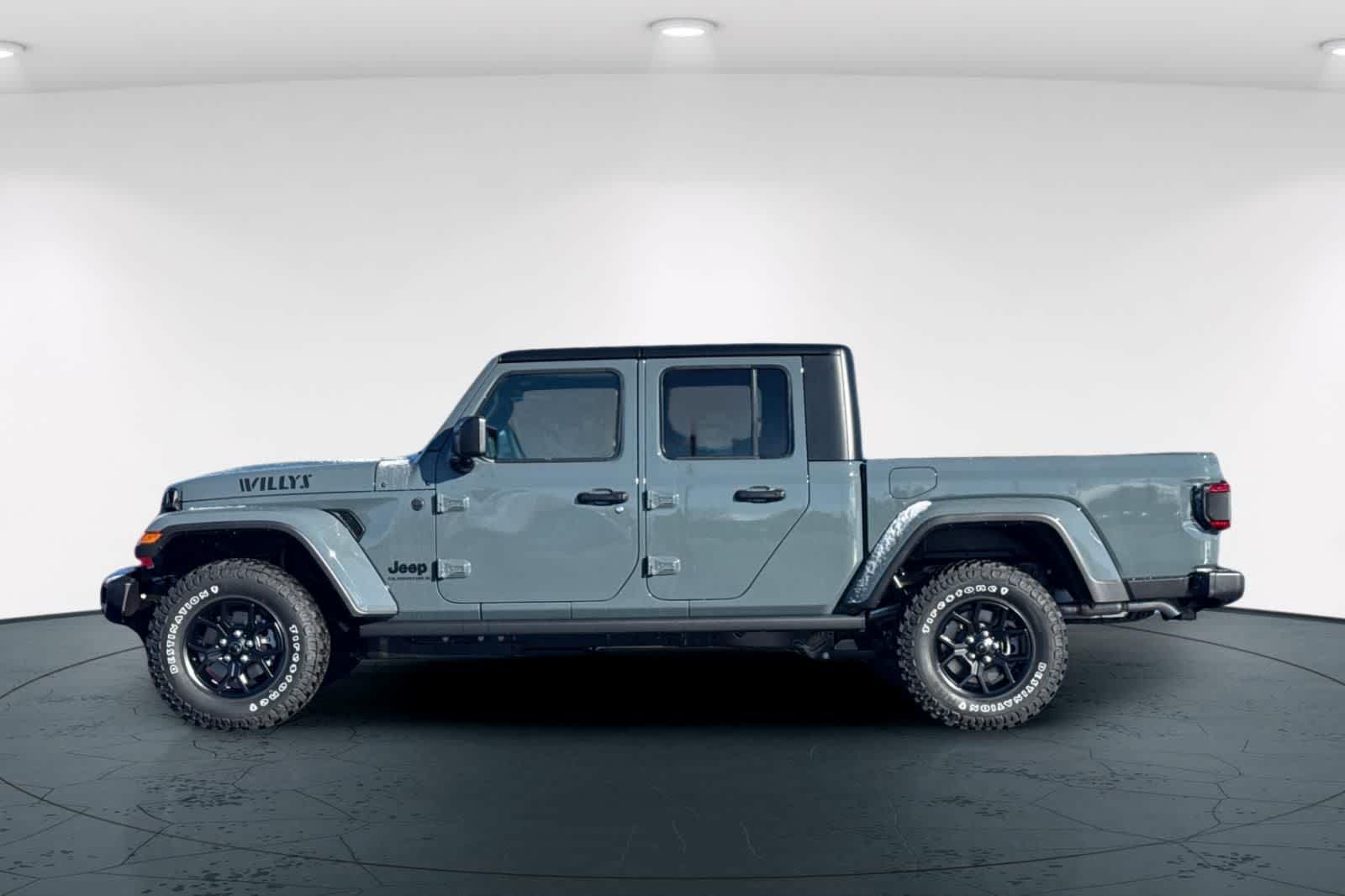 Thumbnail: 2026 Jeep Gladiator - 9