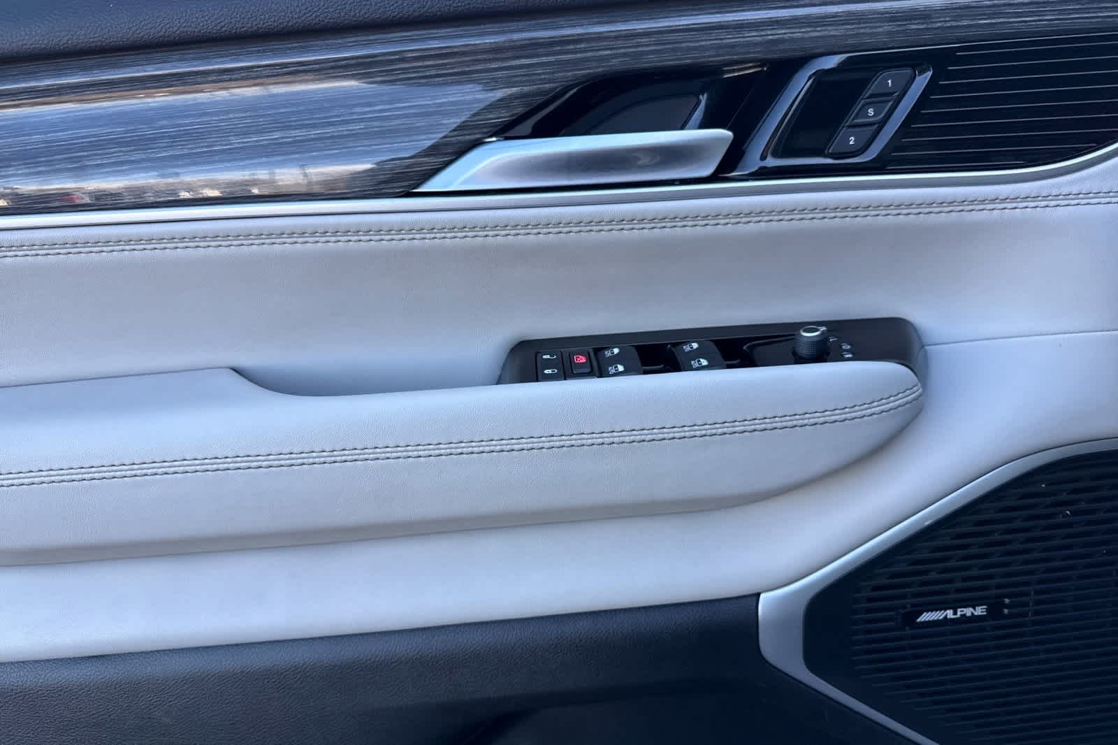 Thumbnail: 2022 Jeep Wagoneer - 12